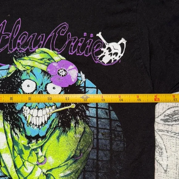 NWOT Motley Crue Graphic T-Shirt - Picture 3 of 7